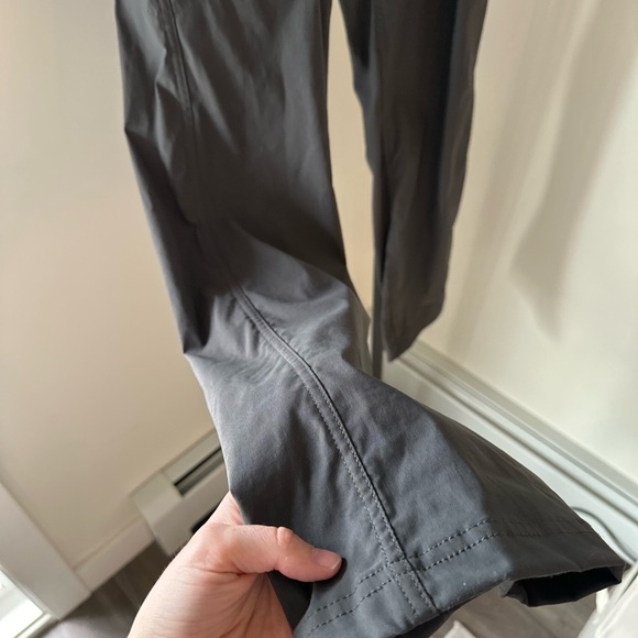 Eddie Bauer Gray Cargo Pants Lightweight Performance - Picture 5 of 9